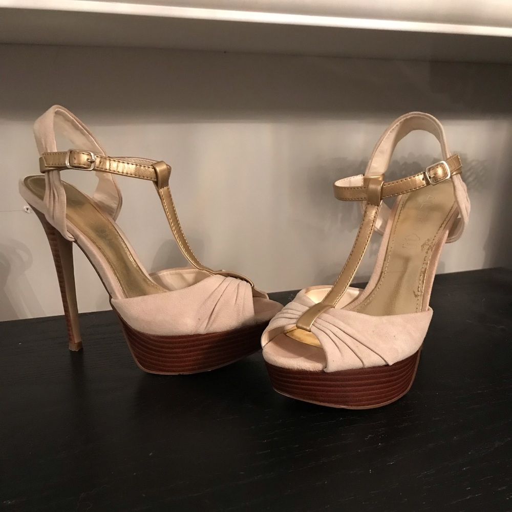 Aldo Beige and gold heels